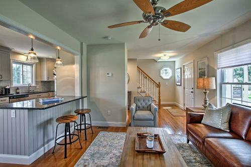 Pawcatuck Riverfront Home With Yard - Mins To Beach!