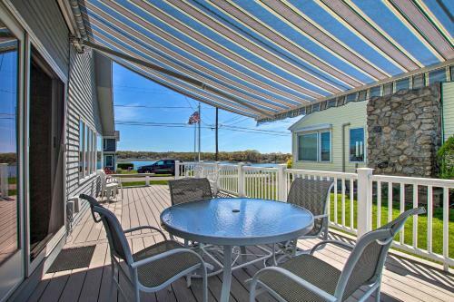 Niantic Getaway With Water Views - Walk To Beach