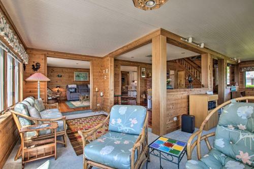 Niantic Getaway With Water Views - Walk To Beach
