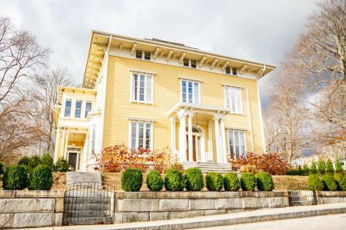 Bed & Breakfast Spicer Mansion
