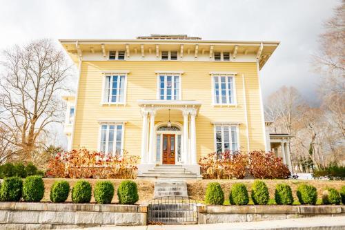 Bed & Breakfast Spicer Mansion