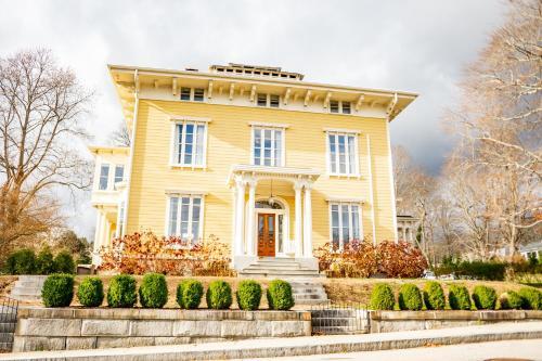 Bed & Breakfast Spicer Mansion