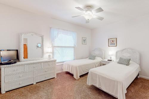 Sea Colony Twin Lakes