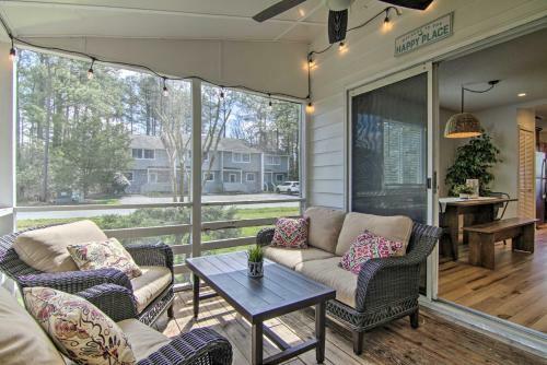 Stylish Townhome About 1 Mi To Beach And Boardwalk!