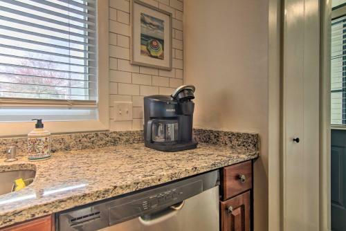 Stylish Townhome About 1 Mi To Beach And Boardwalk!