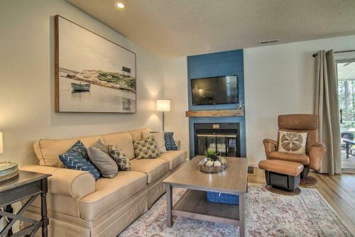 Stylish Townhome About 1 Mi To Beach And Boardwalk!
