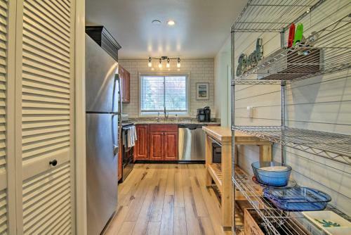 Stylish Townhome About 1 Mi To Beach And Boardwalk!