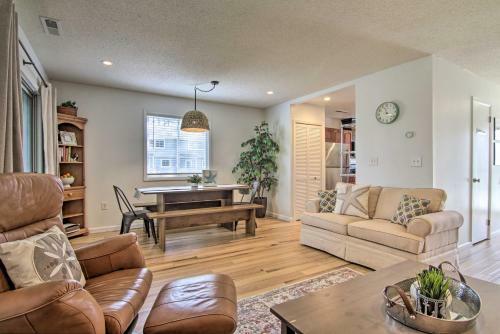 Stylish Townhome About 1 Mi To Beach And Boardwalk!