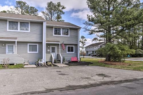 Stylish Townhome About 1 Mi To Beach And Boardwalk!