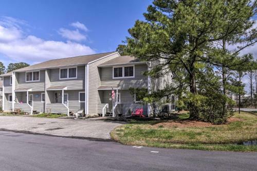 Stylish Townhome About 1 Mi To Beach And Boardwalk!