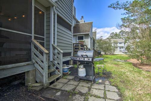 Stylish Townhome About 1 Mi To Beach And Boardwalk!
