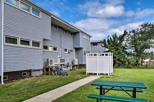 Apartamento Bright Condo With Balcony - Walk To Dewey Beach!