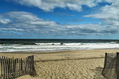 Apartamento Bright Condo With Balcony - Walk To Dewey Beach!