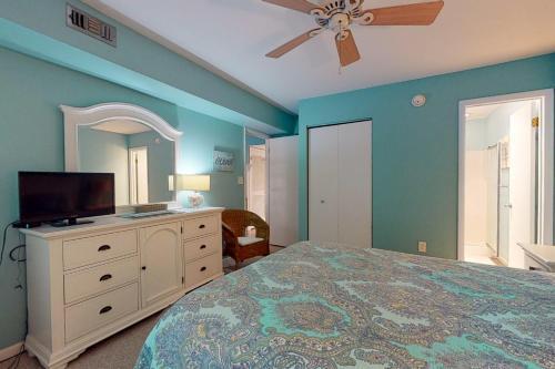 Sea Colony Racquet II