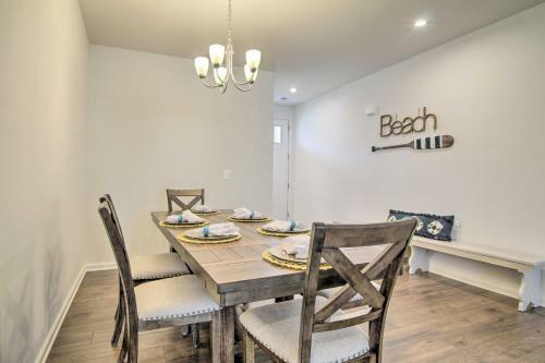 Modern Retreat With Pool Access And 4 Mi To Beach
