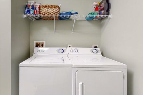 Bayview Landing - 37484 Oliver
