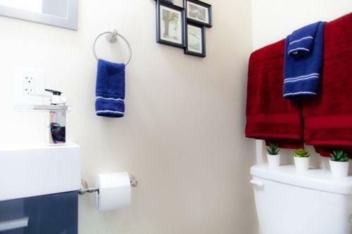Apartamento ** Stacked Rowhome ** Up & Coming ** Convenience