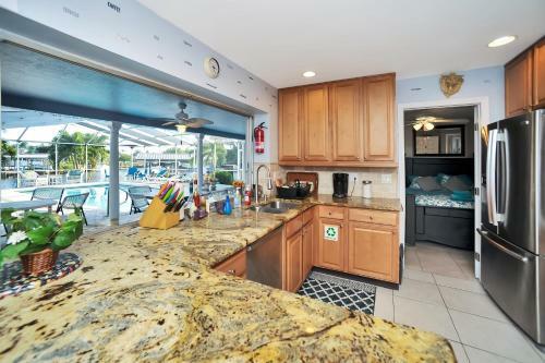 Apollo Beach Home With Pool, Room To Entertain, Pet Friendly! Home