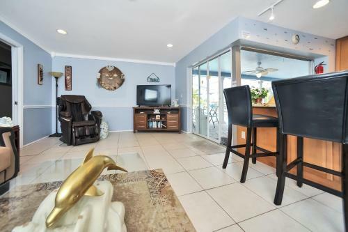 Apollo Beach Home With Pool, Room To Entertain, Pet Friendly! Home