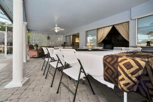 Apollo Beach Home With Pool, Room To Entertain, Pet Friendly! Home