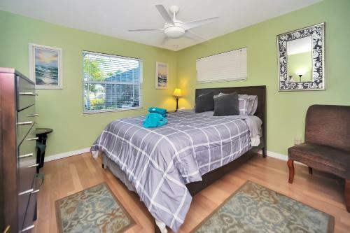 Apollo Beach Home With Pool, Room To Entertain, Pet Friendly! Home