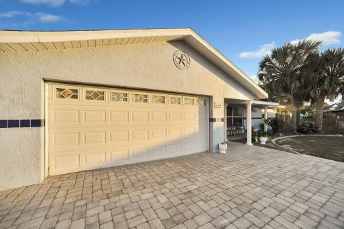 Apollo Beach Home With Pool, Room To Entertain, Pet Friendly! Home