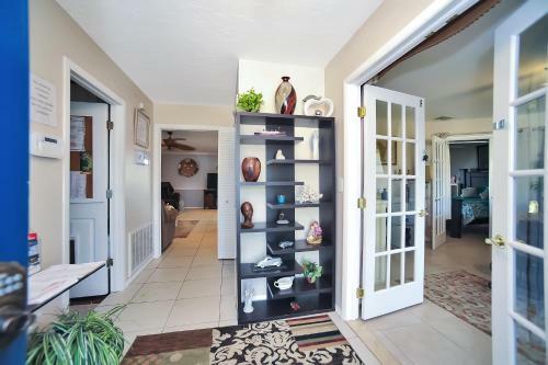 Apollo Beach Home With Pool, Room To Entertain, Pet Friendly! Home