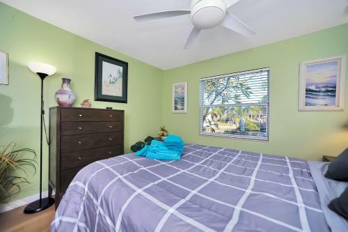 Apollo Beach Home With Pool, Room To Entertain, Pet Friendly! Home
