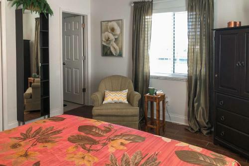 Updated Apollo Beach Home With New Dock And Hot Tub!