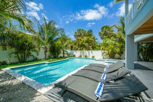 Anna Maria Beach House By Ami Locals