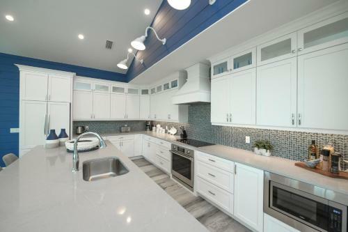 Anna Maria Beach House By Ami Locals