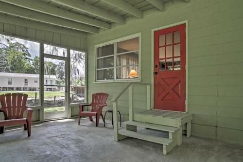 Charming Canalfront Retreat With Double Boat Slip!