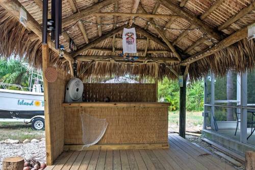Bokeelia Cottage With Private Pool And Tiki Bar!