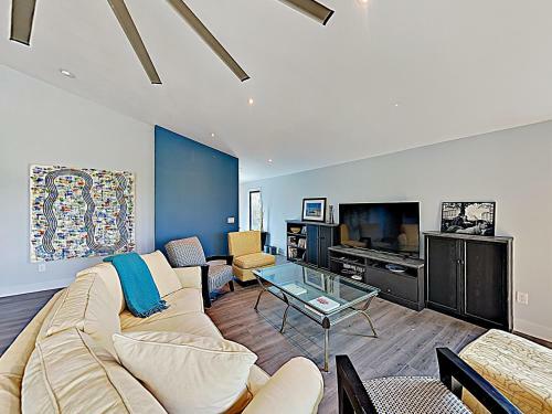 New Listing! Riverfront Home With Hot Tub & Dock Home