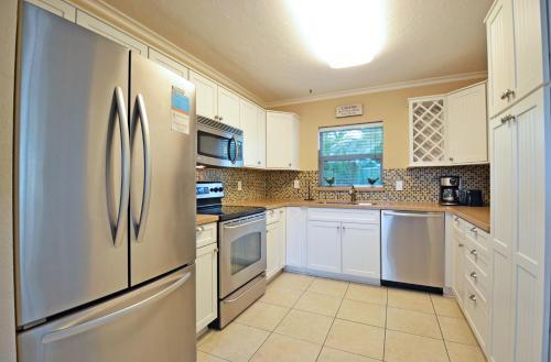 Paradise Beach - West 2414