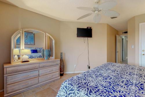 Pelican Cove 6
