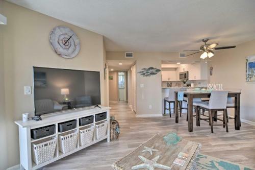 Apartamento Renovated Beach Nook With Lanai, Steps From Gulf