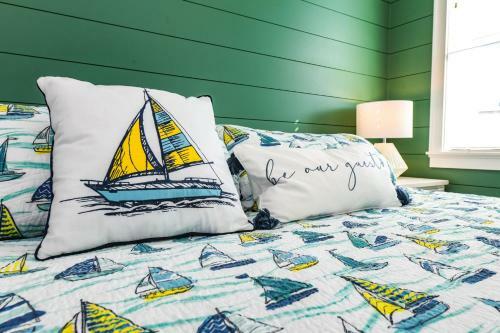 Aqua Paradise By Ami Locals