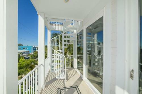 2201 Ave C Home
