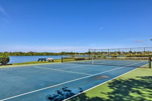 Bright, Breezy Bradenton Home 7 Mi To Beach!