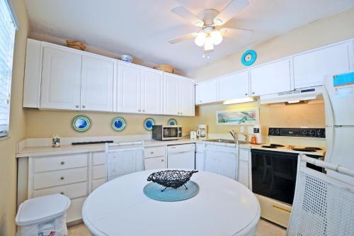Paradise Beach - East 2414