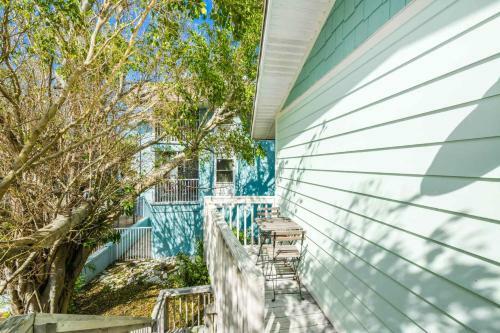 Bimini Breeze By Ami Locals