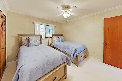New Listing! Sparkling Home With Caged Pool & Lanai Home