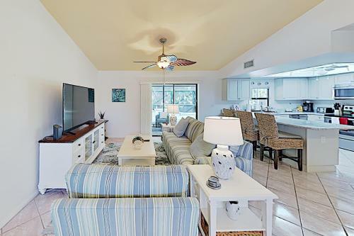 New Listing! Sparkling Home With Caged Pool & Lanai Home