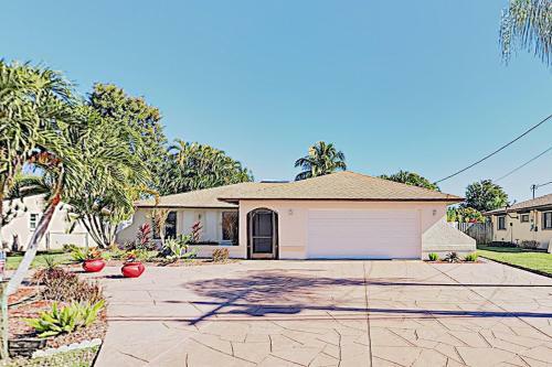 New Listing! Sparkling Home With Caged Pool & Lanai Home