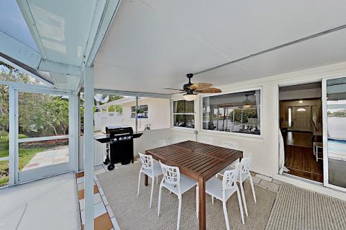 Luxe Waterfront Home With Private Dock & Pool! Home