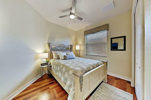 Canal-front Home - Pool & Hot Tub - Private Dock Home