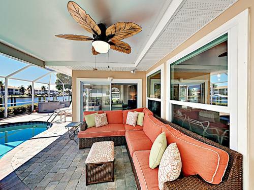 Canal-side ?sky Palms Villa? - Dock, Pool & Hot Tub Home