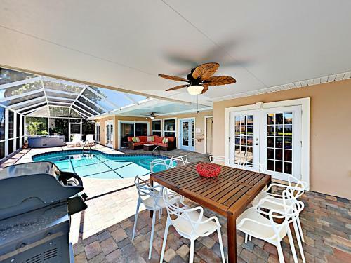 Canal-side ?sky Palms Villa? - Dock, Pool & Hot Tub Home