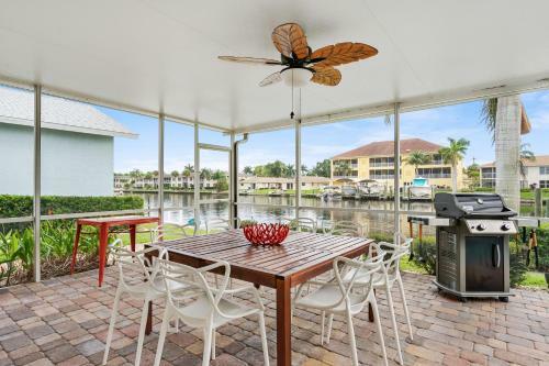 Canal-side ?sky Palms Villa? - Dock, Pool & Hot Tub Home